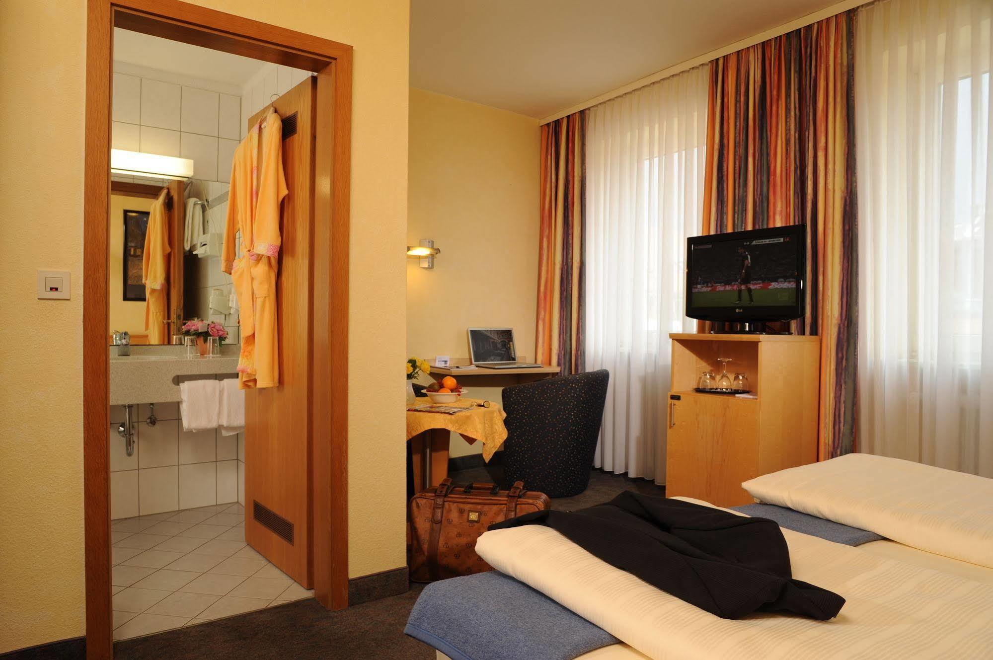 City Partner Hotel Strauss Вюрцбург Екстериор снимка