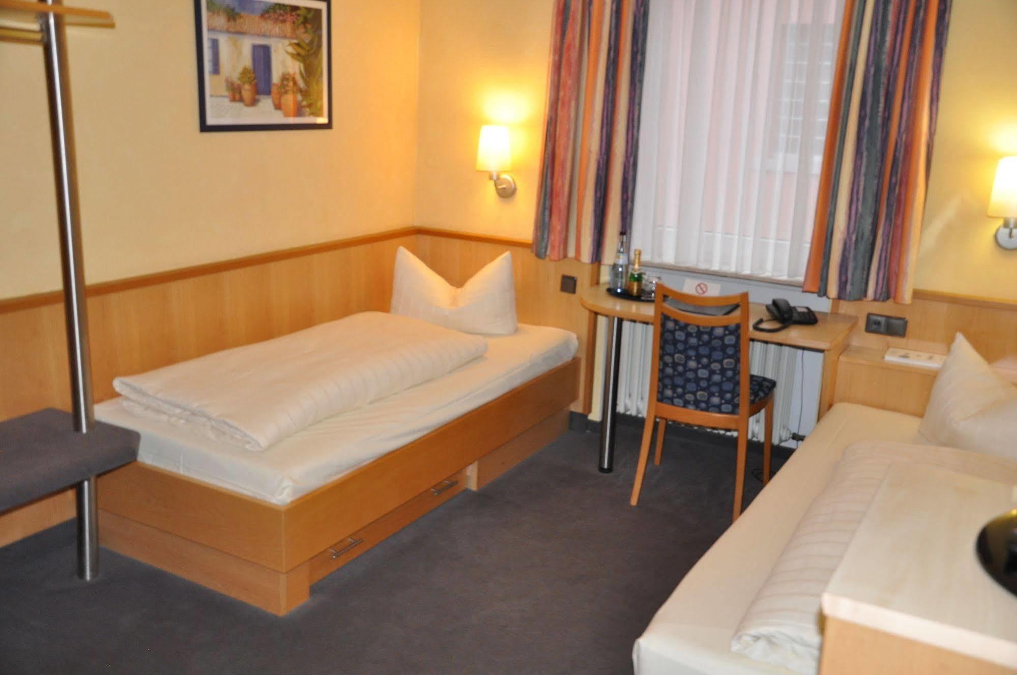 City Partner Hotel Strauss Вюрцбург Екстериор снимка
