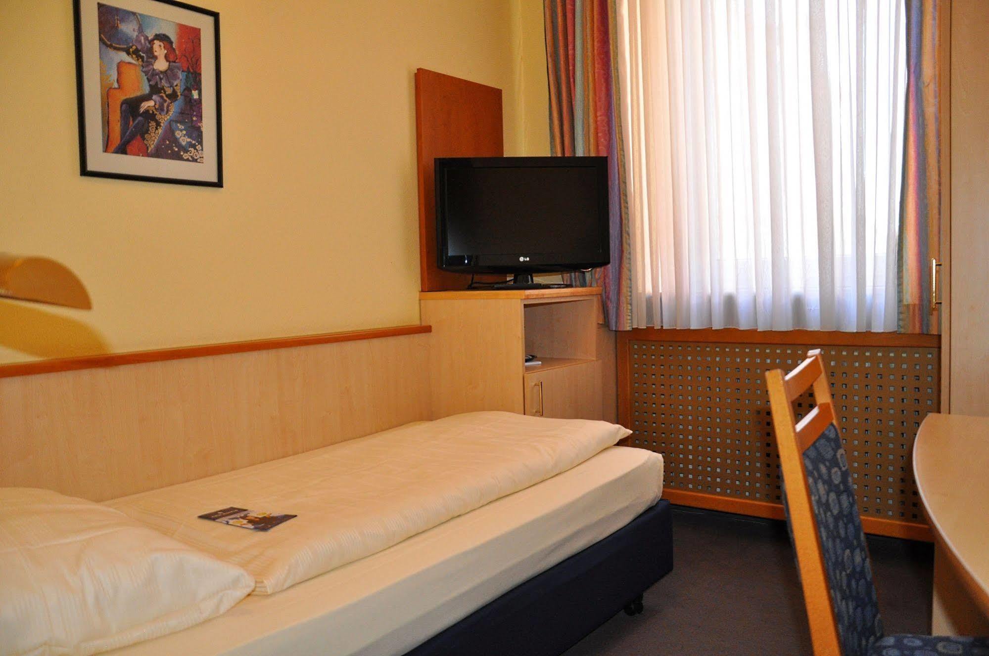 City Partner Hotel Strauss Вюрцбург Екстериор снимка