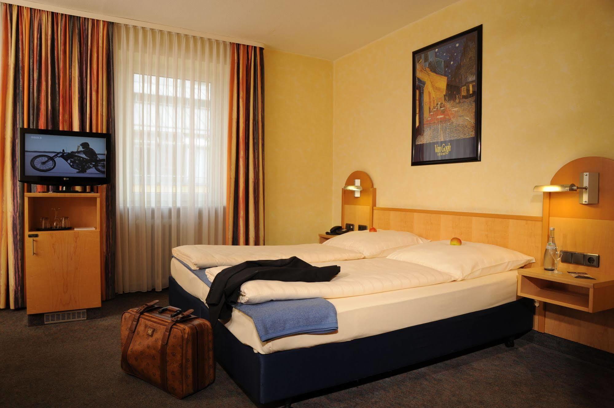 City Partner Hotel Strauss Вюрцбург Екстериор снимка