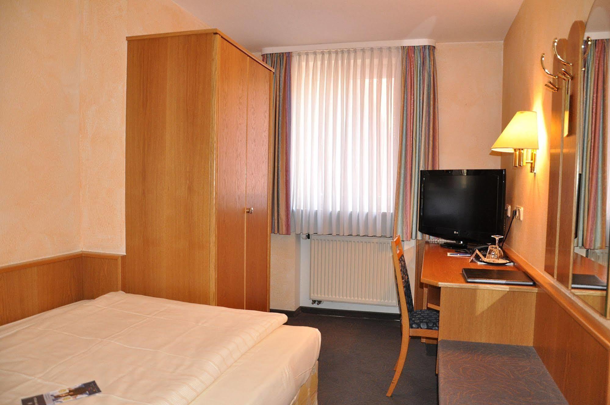 City Partner Hotel Strauss Вюрцбург Екстериор снимка