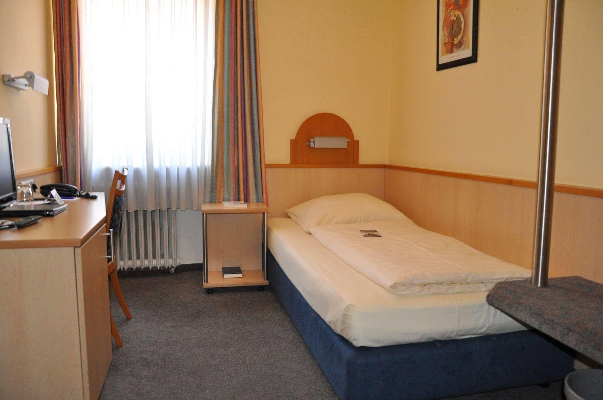 City Partner Hotel Strauss Вюрцбург Екстериор снимка