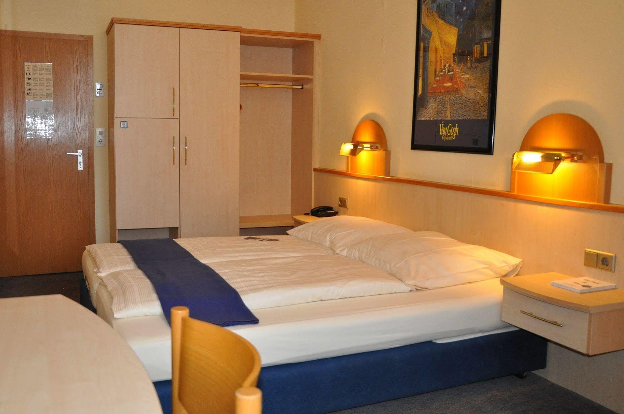City Partner Hotel Strauss Вюрцбург Екстериор снимка